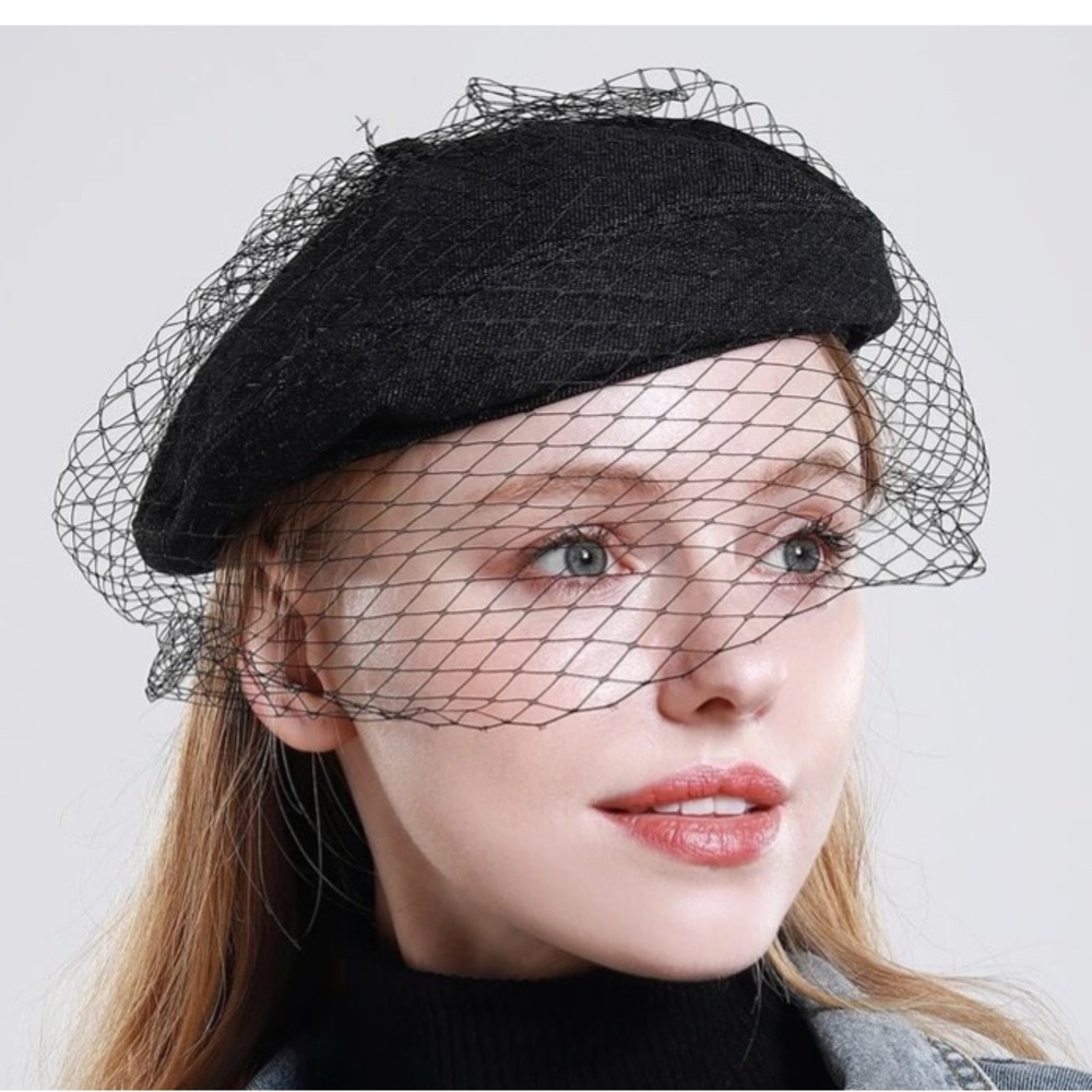 Black Beret with Veil - Picture 2 of 2